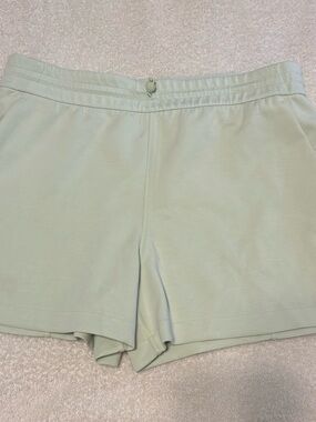 lululemon Softstreme High-Rise
Short 4" Kohlrabi Green size 10